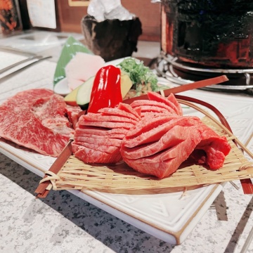 【西浜エリア】リーズナブルな特選肉や新鮮ホルモンが楽しめる焼肉屋「焼肉酒場　牛和歌」