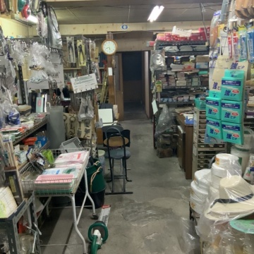 「DIYから建築まで、何でも揃う坂井金物店。」