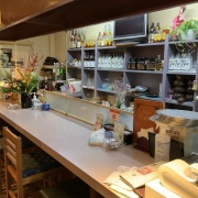 韓国家庭料理のお店で秘伝のタレに漬け込んだ【骨付きカルビ】
はヤミツキになります！ほかにもホルモン、上バラ、てっちゃん、タン、ロースなどなど美味しいお肉が勢ぞろい
コース料理もご用意できるので飲み会、女子会にもお使いいただけます
