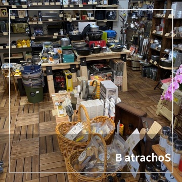 BatrachoSの豊富な商品ラインナップと、アウトドアに精通したスタッフが魅力！