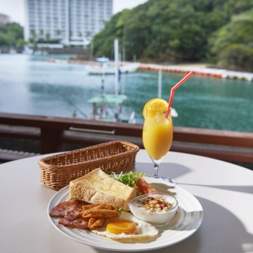 海風とともに舞い上がる幸せな味覚。Kagerou Caféがお待ちしています。